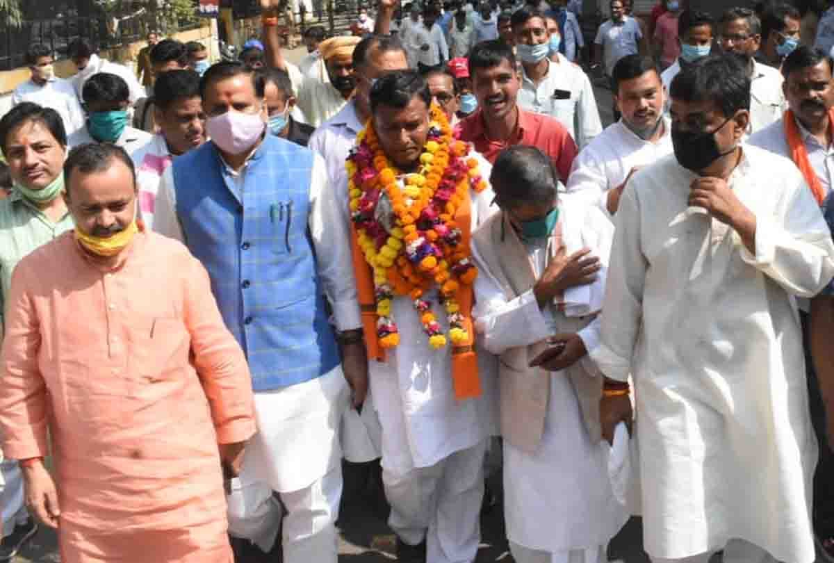 UP: The mockery of the code of conduct in the nomination of the BJP candidate