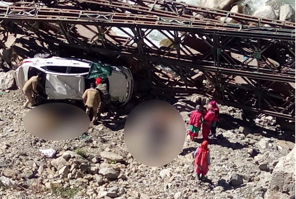 two killed as tourist car fell into gorge in kullu