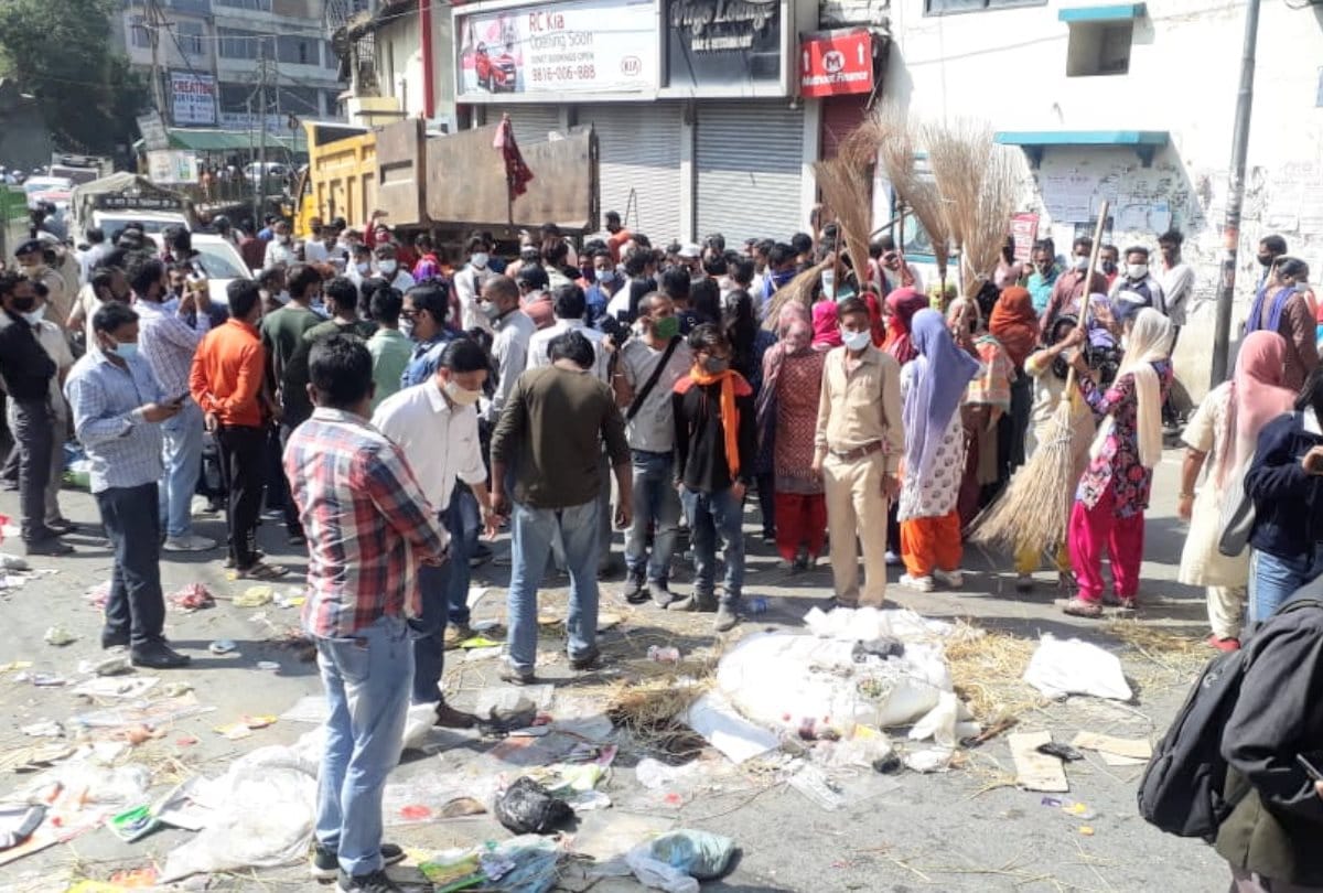 nagar parishad solan safail karamchari chakka jam for five hours