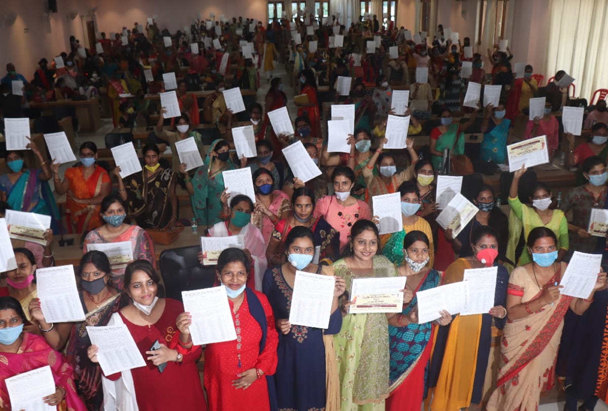841 teachers very happy after receiving appointment letter in Gorakhpur