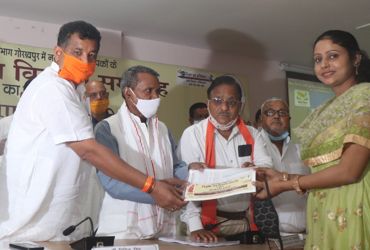 841 teachers very happy after receiving appointment letter in Gorakhpur