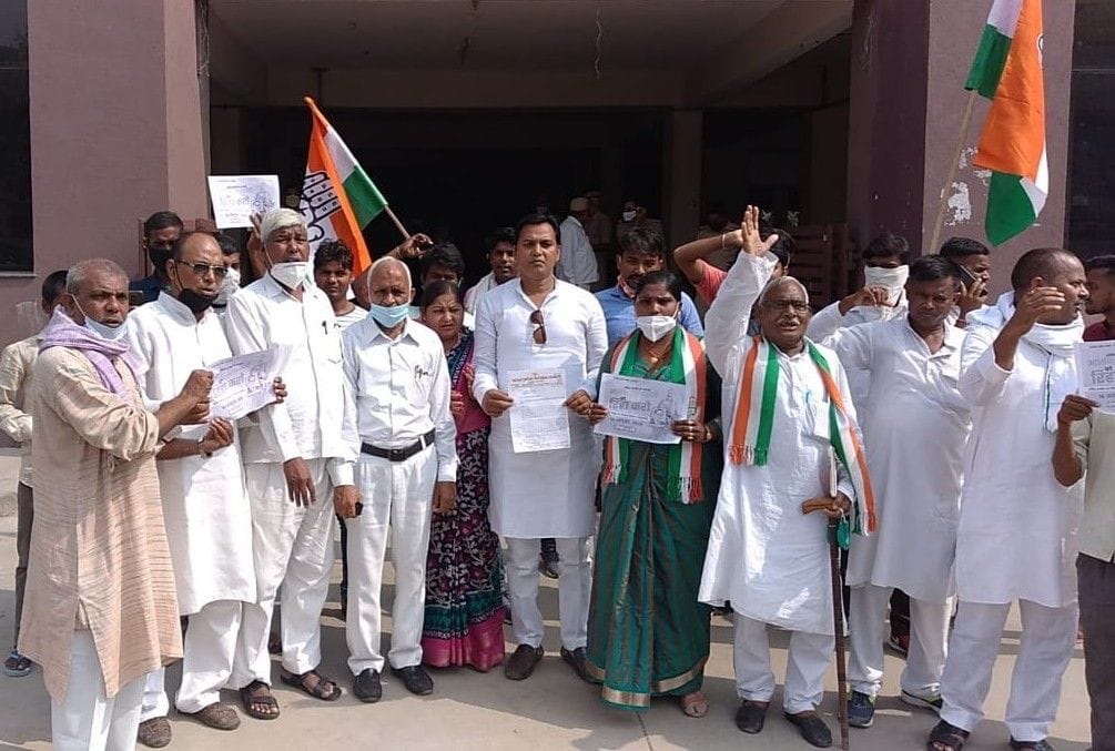 Congressmen took out a procession and submitted a memorandum