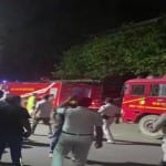 कोलकाता (पश्चिम बंगाल) में एक इमारत में लगी आग
