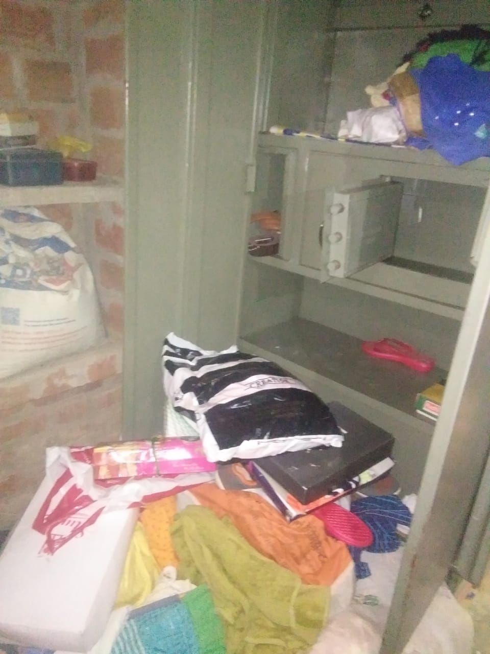 Jewelry worth lakhs stolen in a sworn house