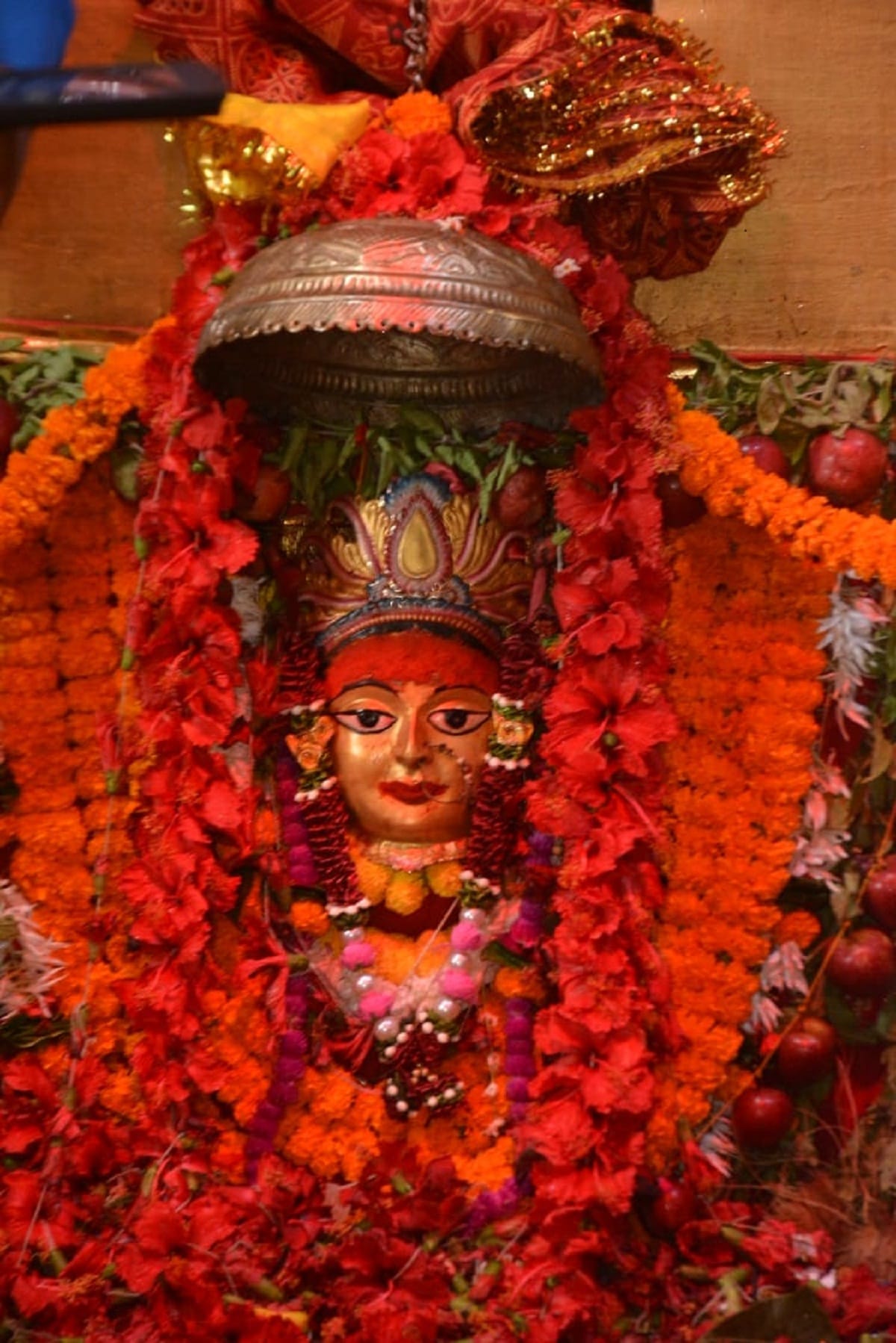 First Navratri: A crowd of devotees gathered to visit the Mother amidst Corona in varanasi do this work for nine days