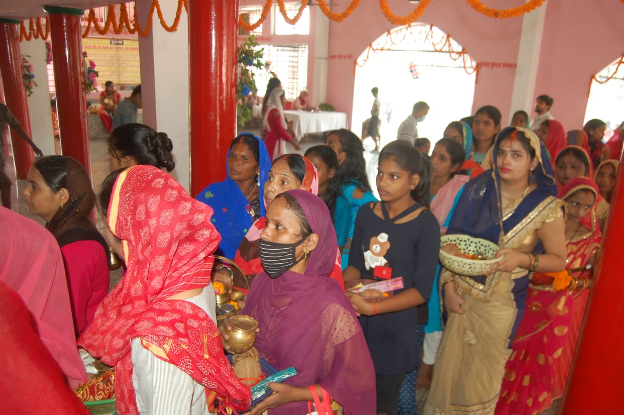 first day of navratra worship in various temples