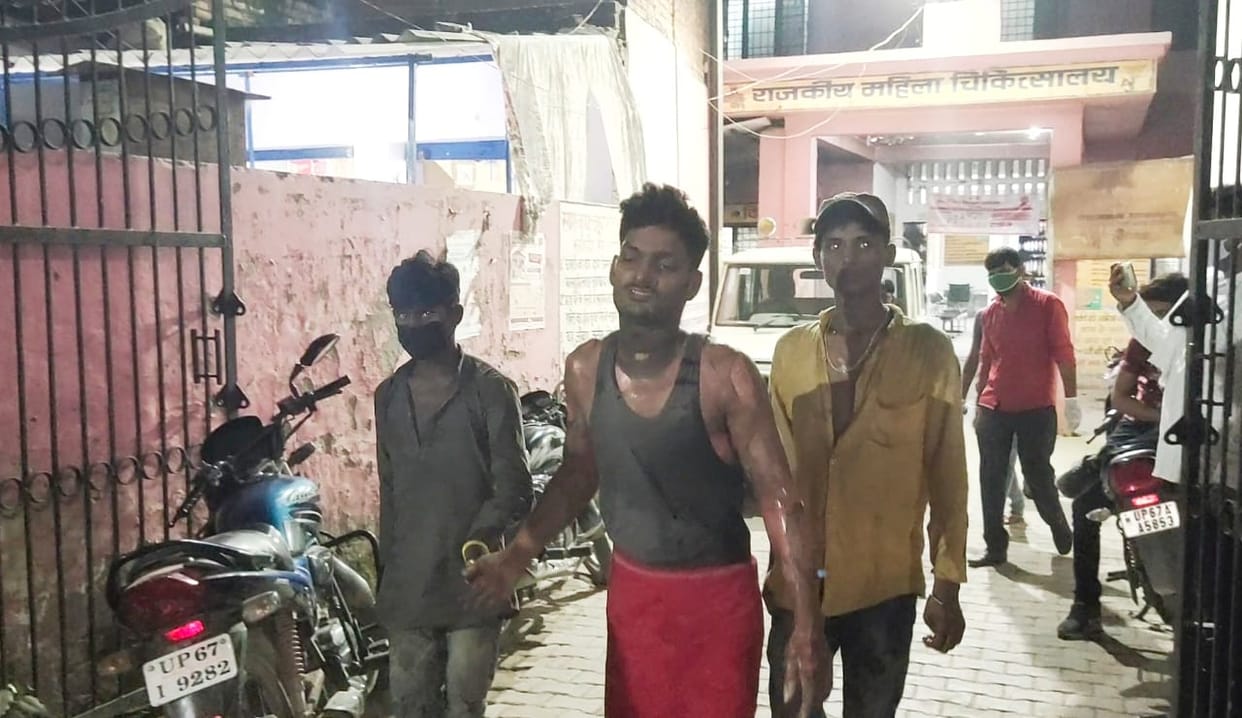Youth set themselves on fire at railway station in mutual dispute