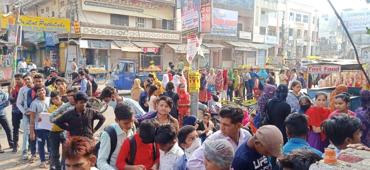 Students disturb for making aadhar card