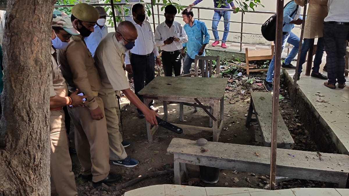  Civil court of Azamgarh got grenade numa Gola