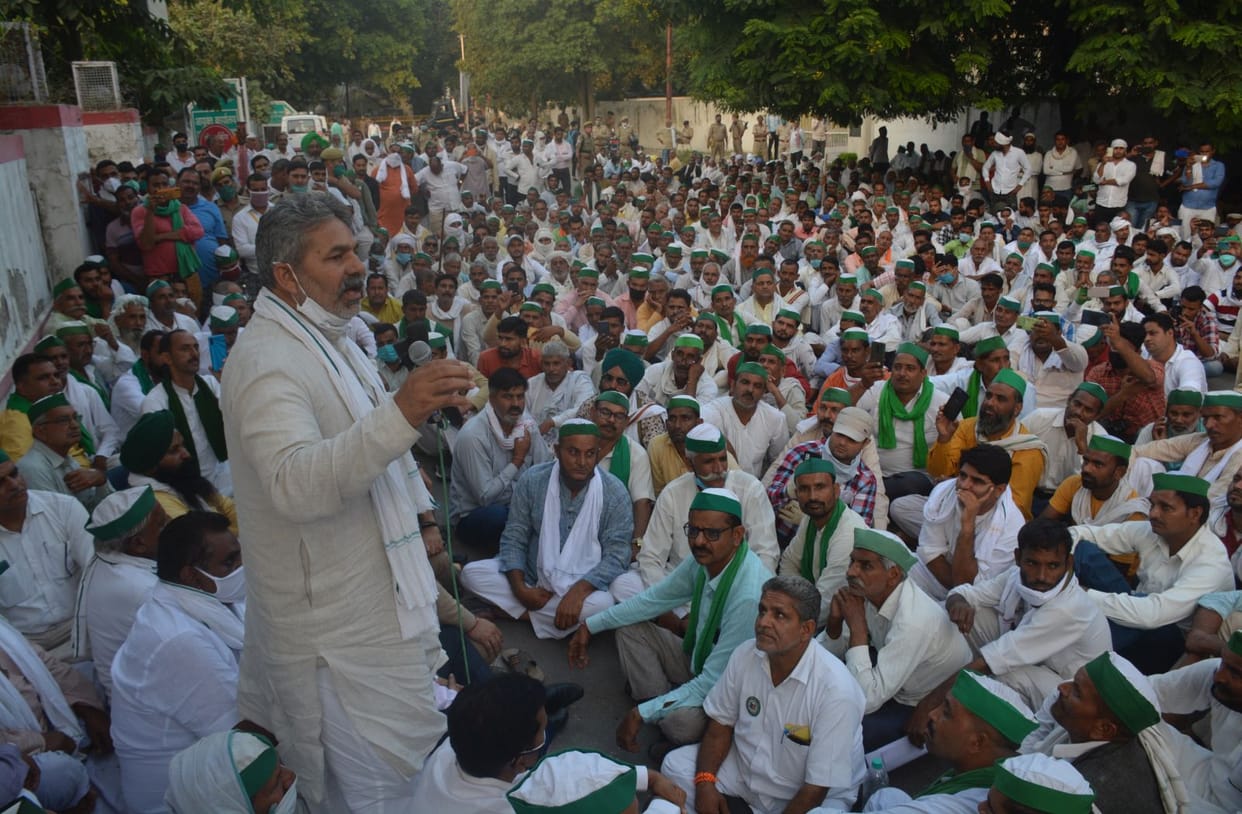 demonstration of farmers in front of commissioner's office