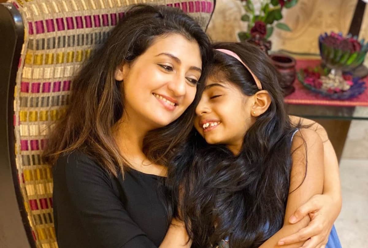 Juhi Parmar gets special gift on shooting of Hamari Wali Good News