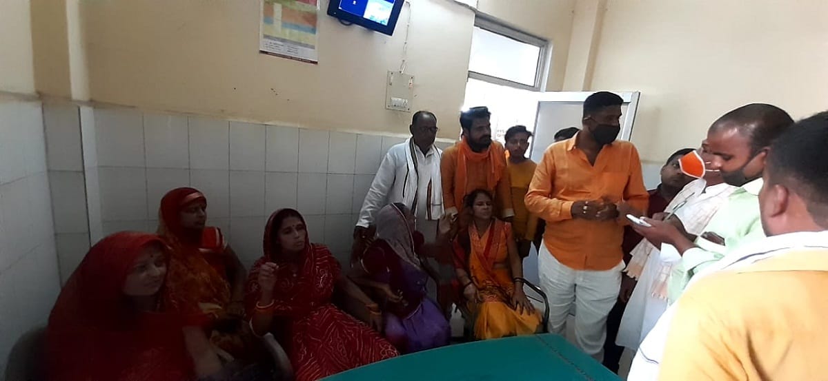 Ballia murder case update: BJP MLA go to police station with women from family of main accused met SP