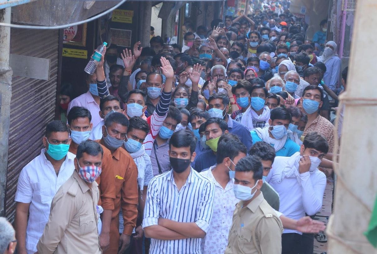 Banke bihari temple opened late on the first day in vrindavan