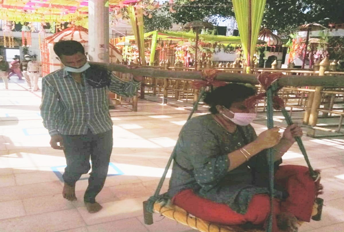 Navratri 2020: Faith heavy on Coronavirus, devotees thronged in Shaktipeeths, see spectacular pics