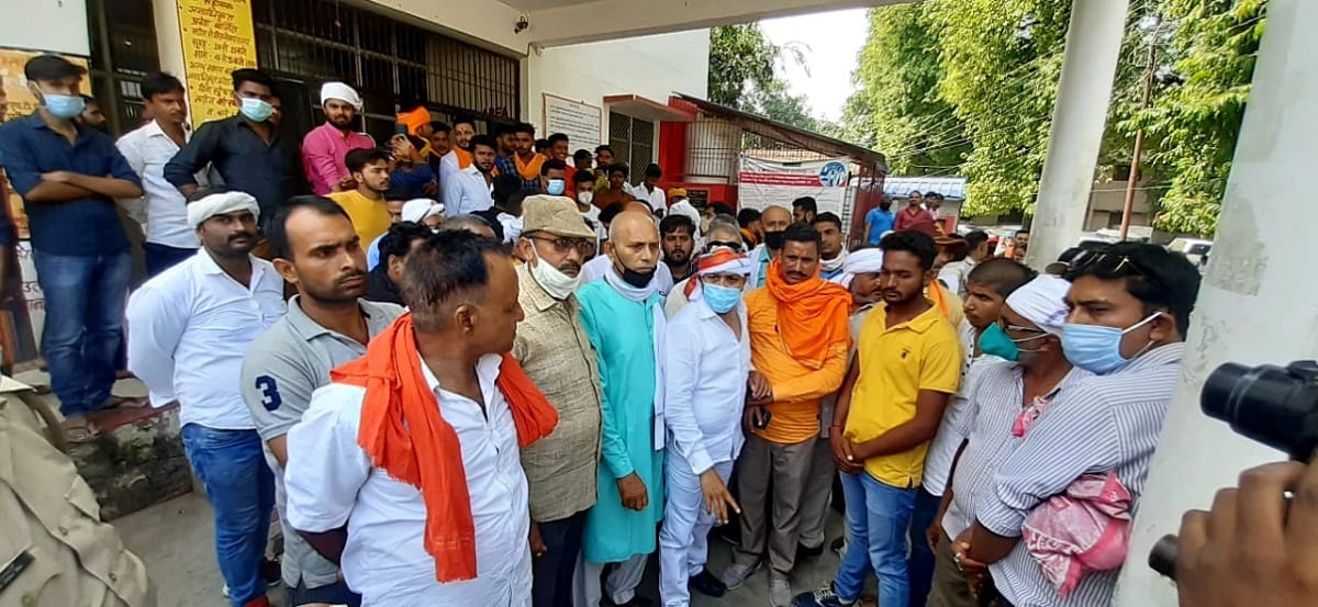 Ballia murder case update: BJP MLA go to police station with women from family of main accused met SP