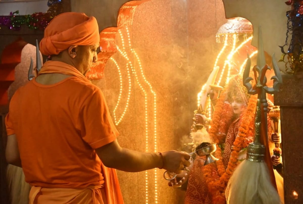 know about Dandadhikari cm yogi appeared in role in Gorakhnath