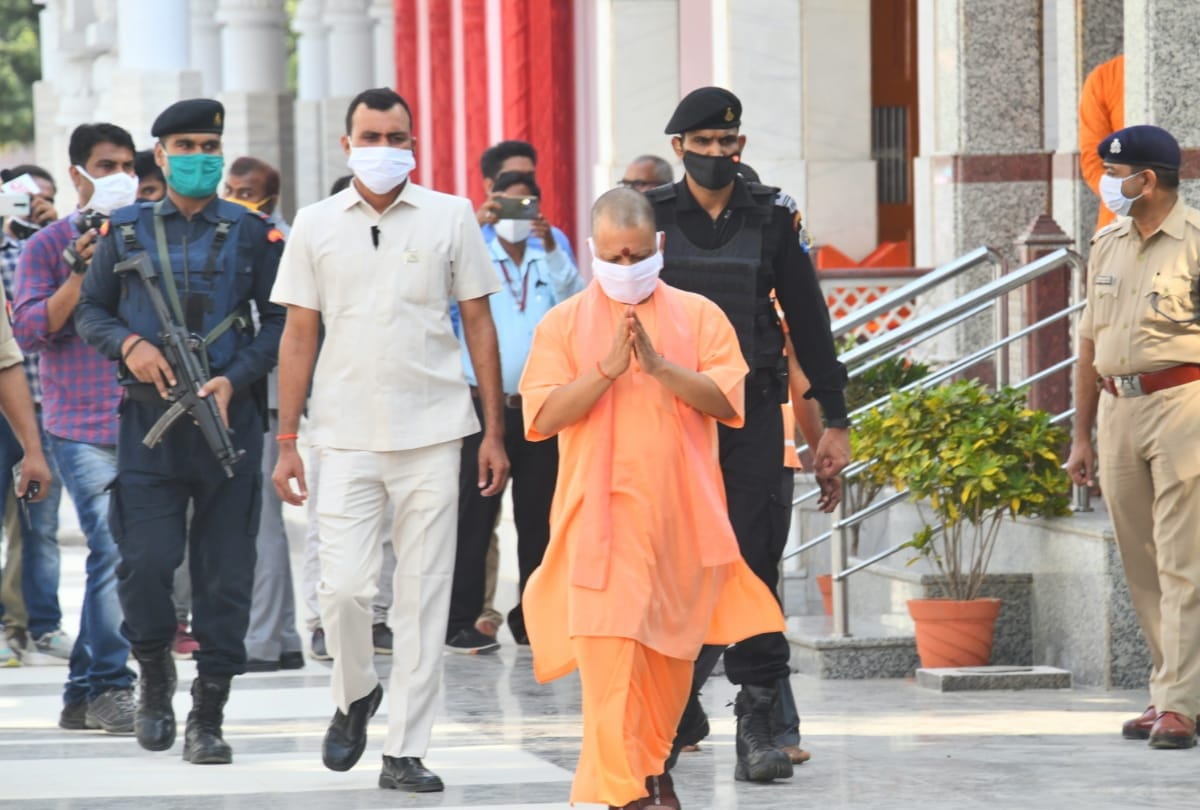 CM Yogi struggle for became UP CM after five times MP in Gorakhpur