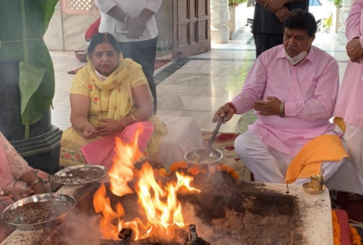 Navratri 2020: Maa Durga Devotees Line in Temples