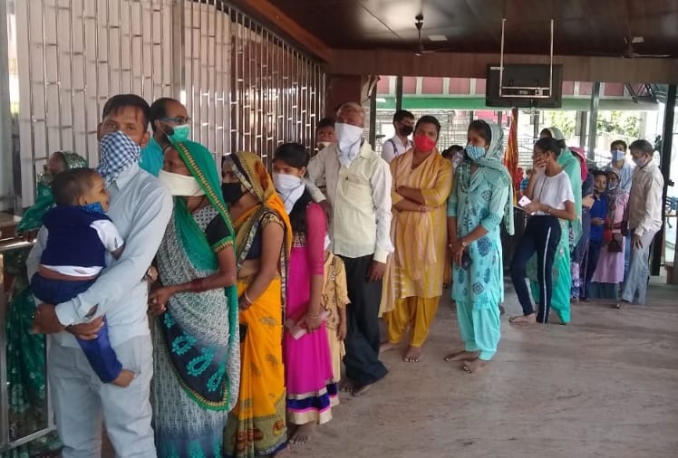 Navratri 2020: Maa Durga Devotees Line in Temples