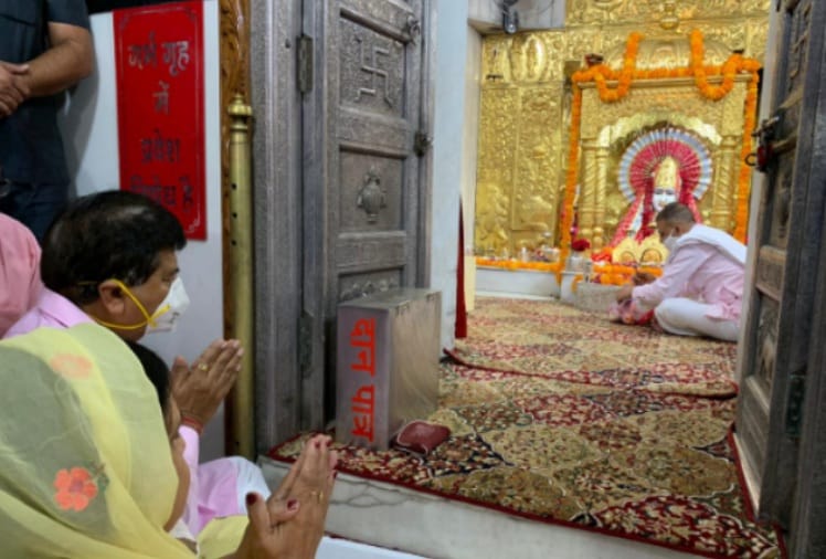 Navratri 2020: Maa Durga Devotees Line in Temples