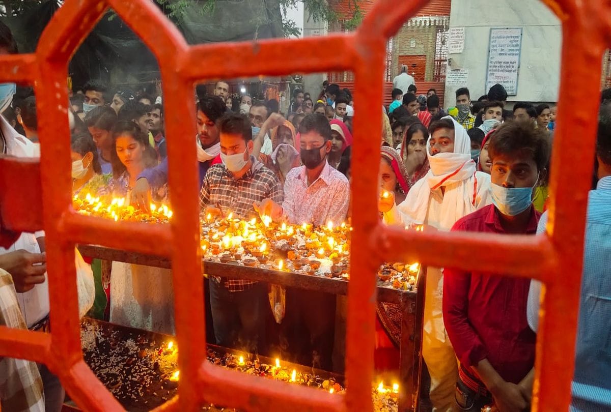 Navratri 2020 Devotees performs worship Maa Shailputri Puja On First Day