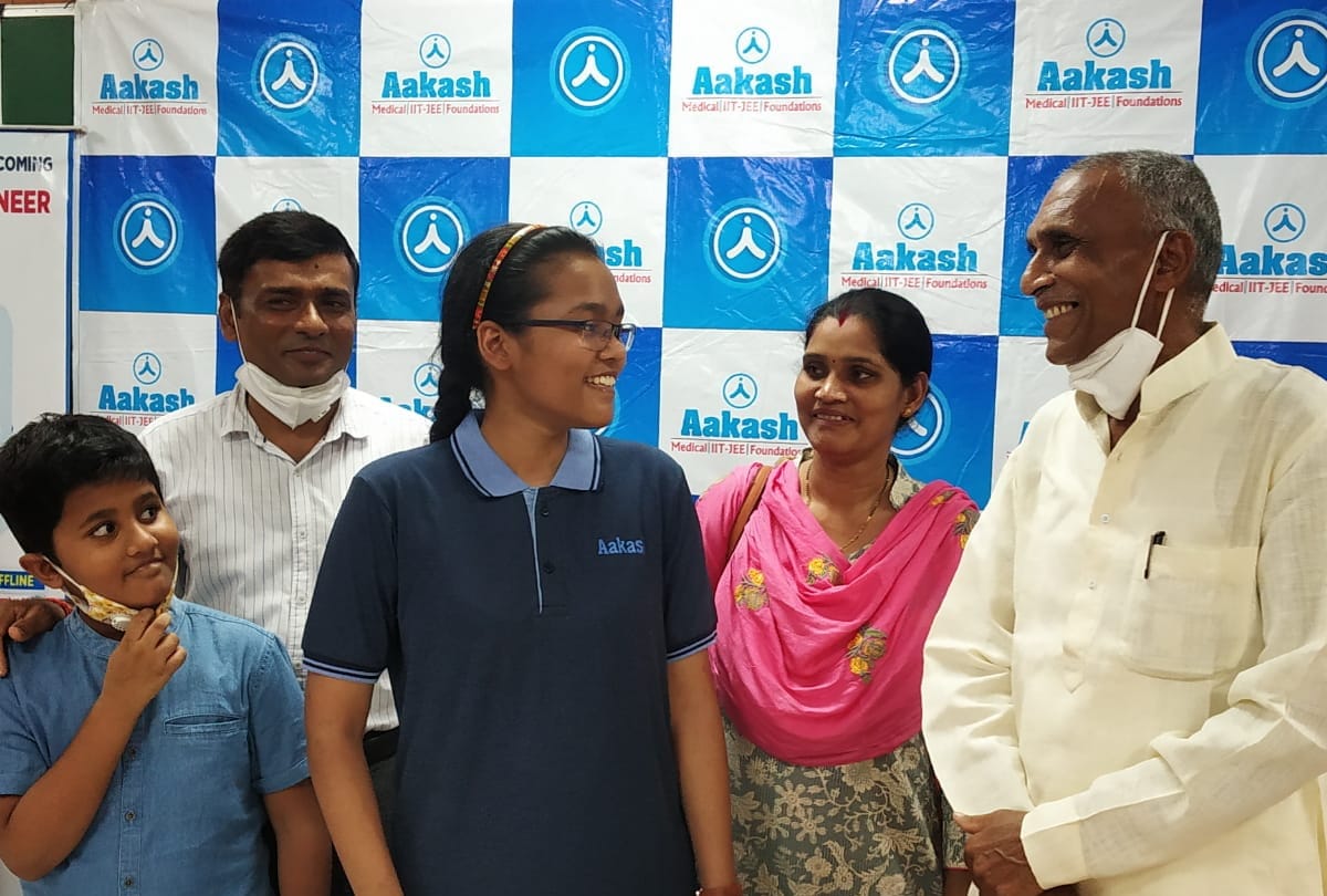 neet 2020 second topper akansha singh got full marks know her success story