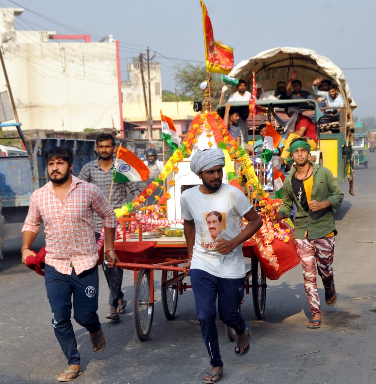 Crowd in markets, sales increased