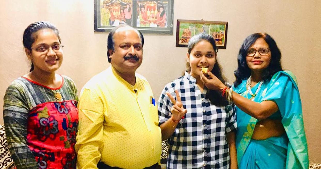 Riddhi became the topper of the district by getting 2702 rank in the country