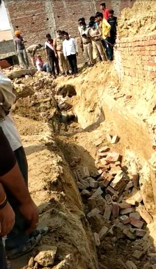 The side wall fell while digging the foundation, two laborers including a minor were killed