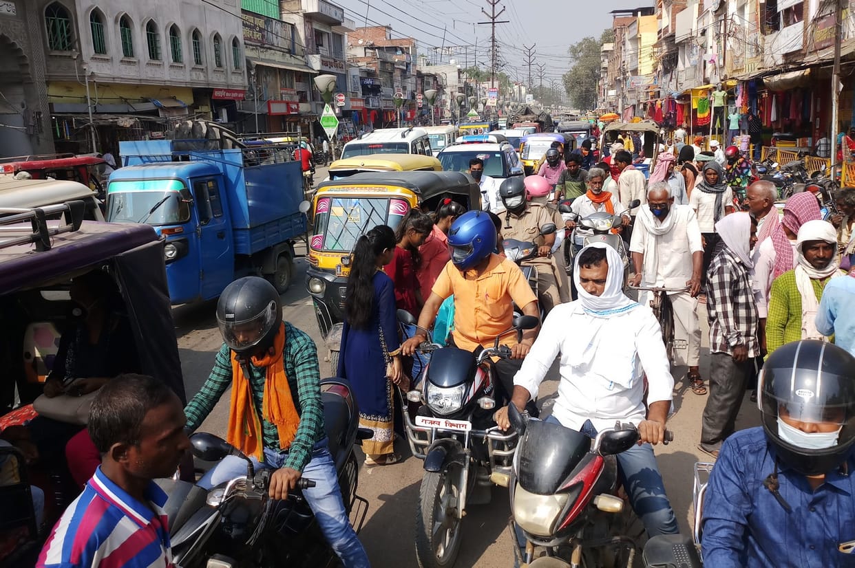 Jam on the eight hour highway from Naubatpur to Chandauli, people were worried