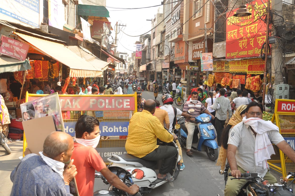 Impact of toughness in fort road market, 400 vehicles in parking lot