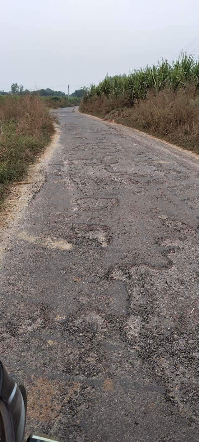 The condition of the Chhaprauli-Hewa road has been bad for a decade