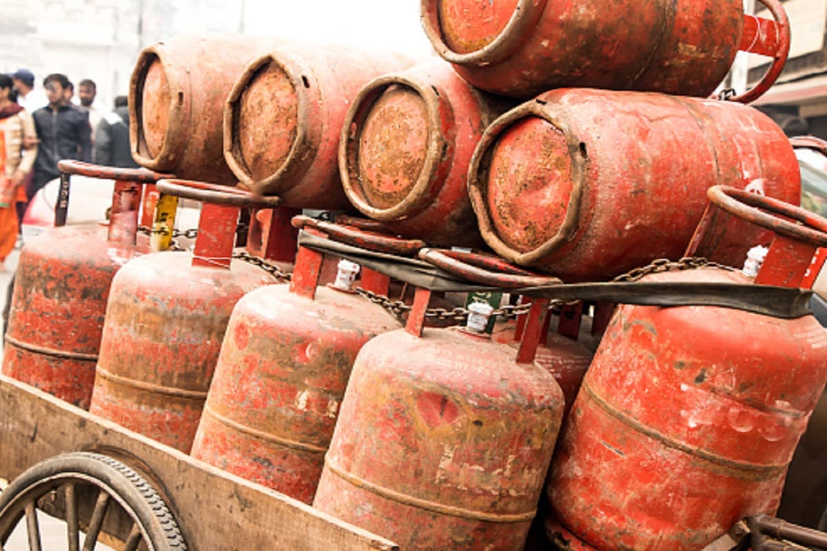 rising price of Gas cylinder makes house wives kitchen budgte