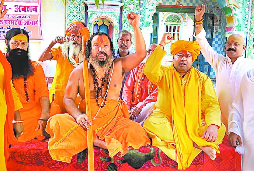 Mahant paramhans on amran anshan, wants PM to declare India a Hindu Rashtra.