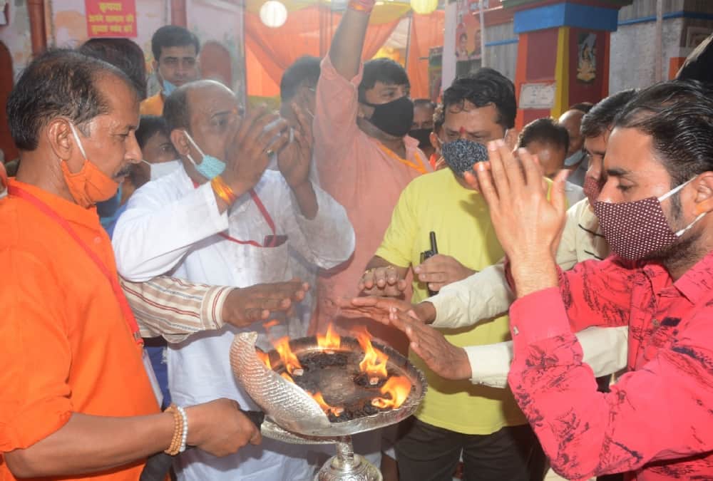 Pics of Lucknow temple on the first day of Navratra.