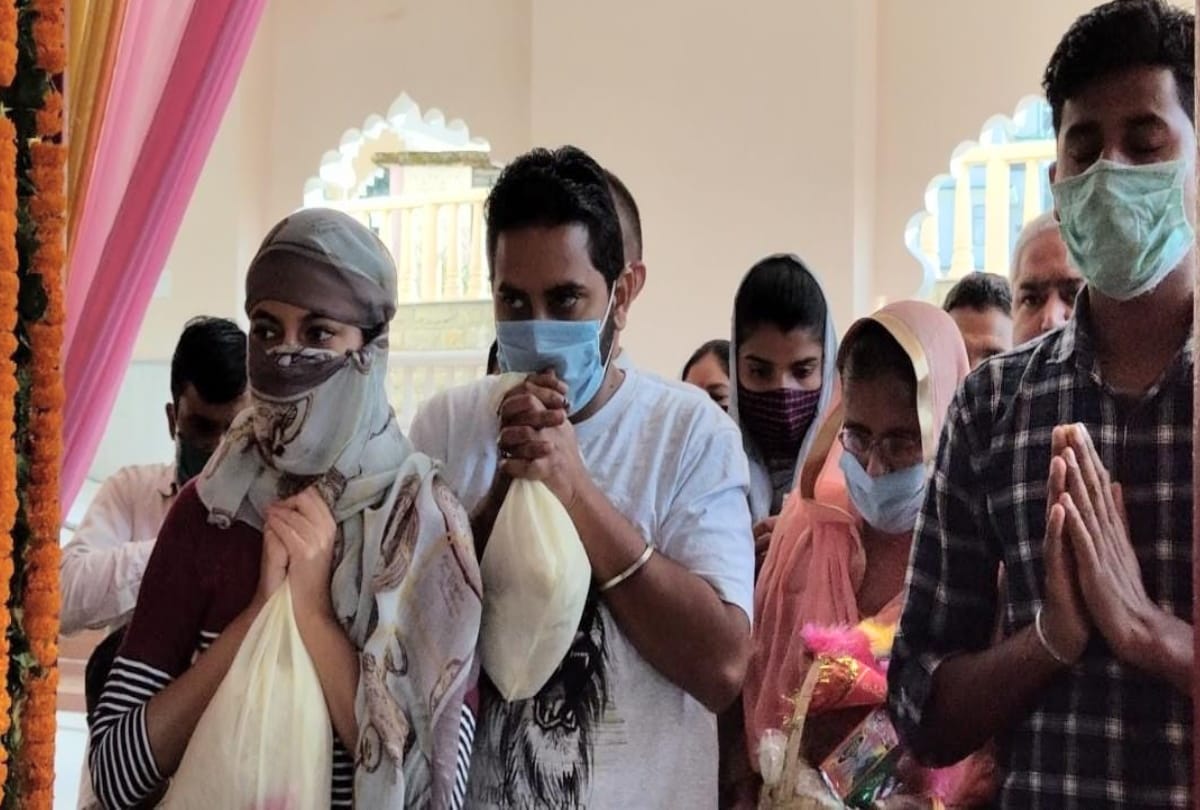 Navratri 2020: Faith heavy on Coronavirus, devotees thronged in Shaktipeeths, see spectacular pics