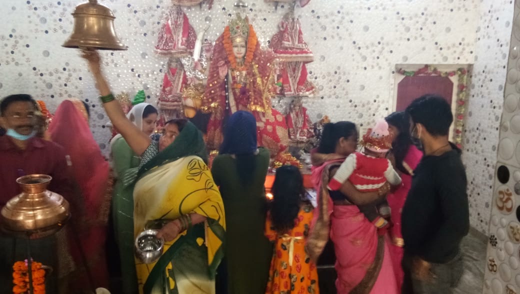 Shardiya Navratri 2020: today is first navratri, devotee line in temples