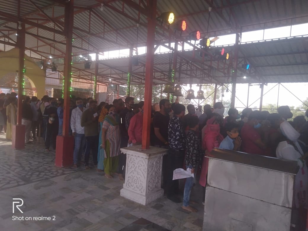 Shardiya Navratri 2020: huge rush in temple on first navratri