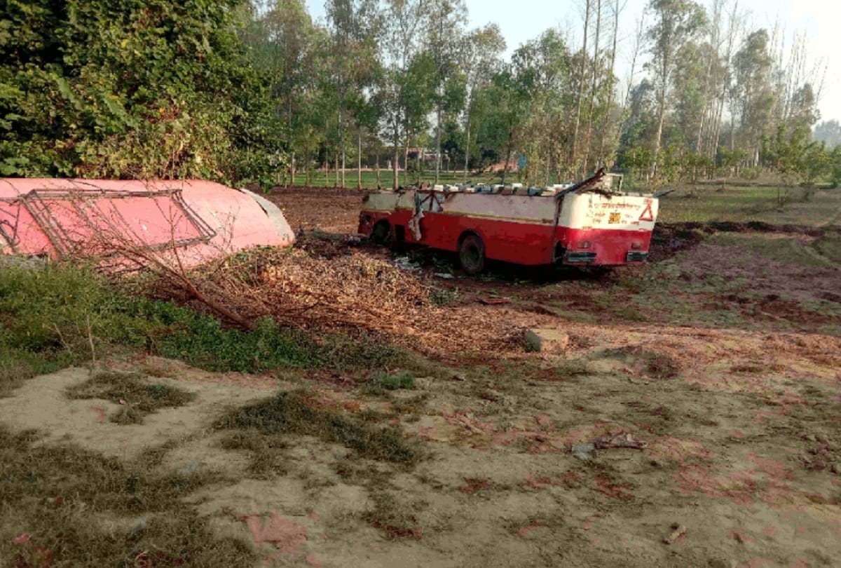 Pilibhit Accident News passengers were asleep roadways split in two