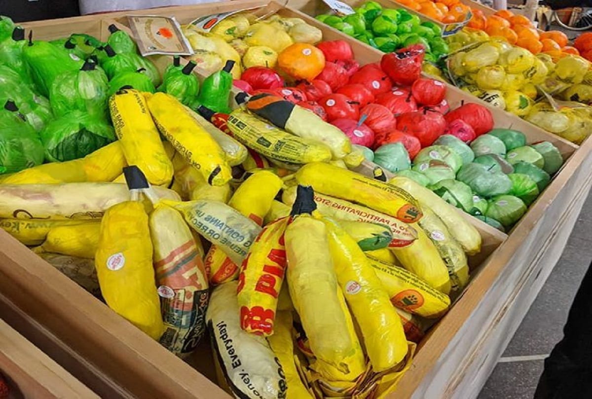 Every item in this grocery store in New York is made from plastic