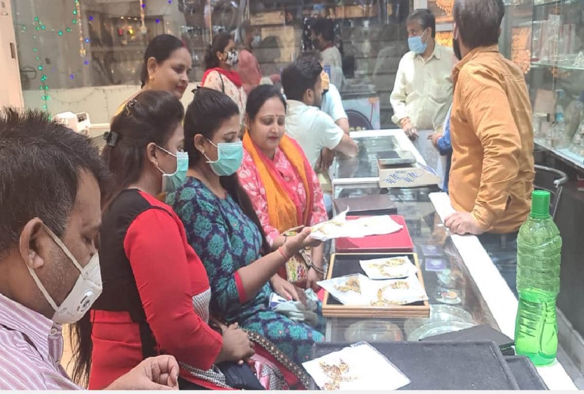 customers will increase in markets during festivals in lucknow