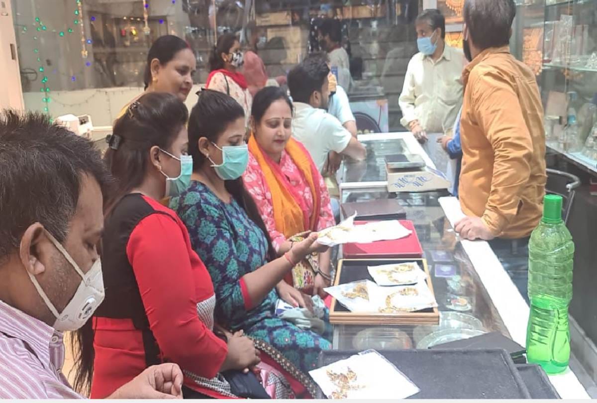 customers will increase in markets during festivals in lucknow