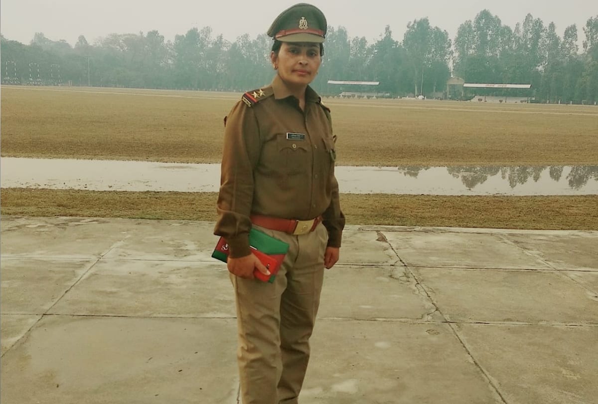 special story of Women Police worker SI Pratibha singh sant kabir nagar