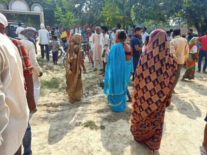 Truck hit laborers three died on jaunpur varanasi highway