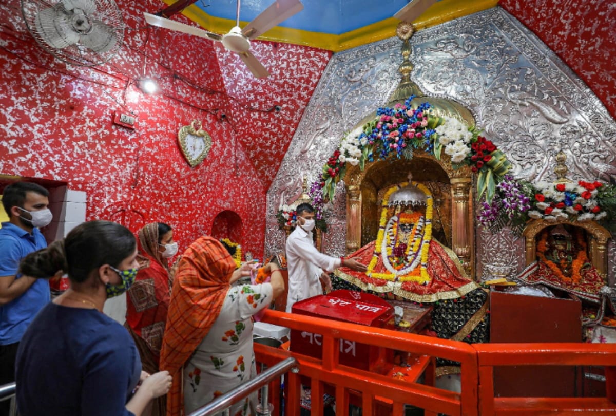 Navratri 2020 vaishno devi temple devotees queue up at temple see photos know all rules to visit there