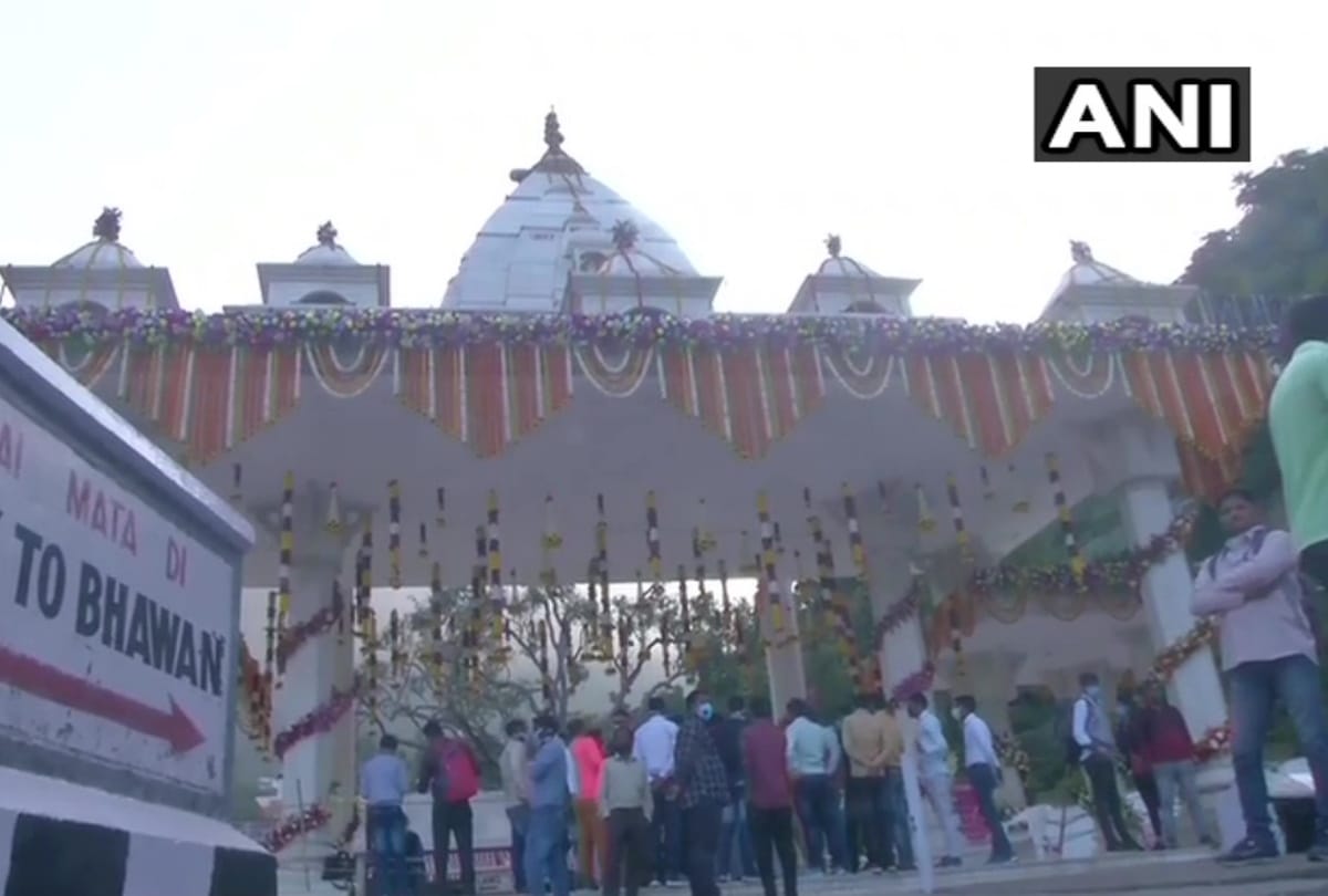 Navratri 2020 vaishno devi temple devotees queue up at temple see photos know all rules to visit there