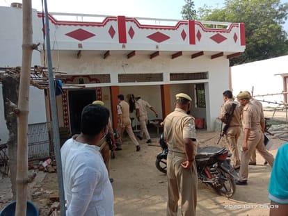 Teenager killed stabbed brother injured in house in varanasi