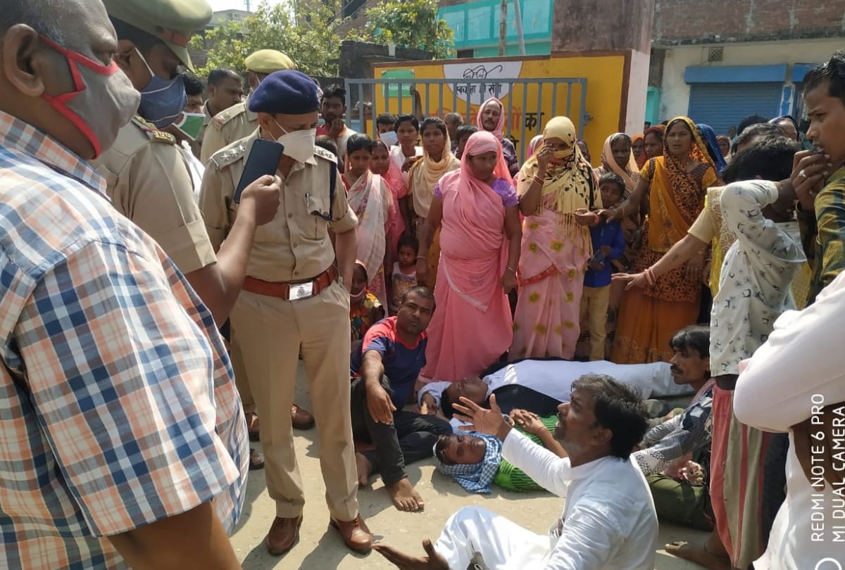 Phoolan Sena workers and councilor and MLA dispute in Deoria