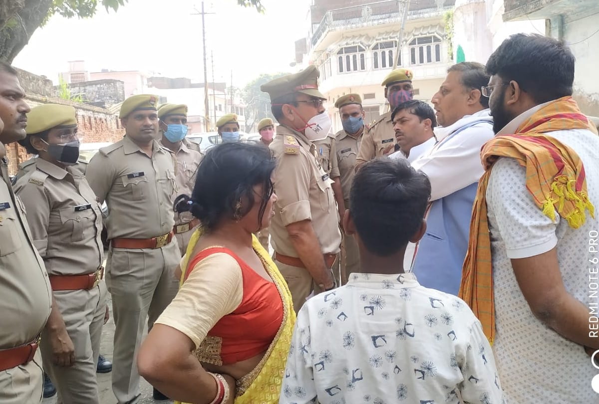 Phoolan Sena workers and councilor and MLA dispute in Deoria
