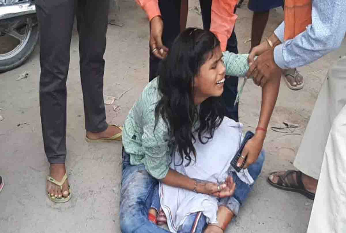 road accident in etawah, child died and two injured